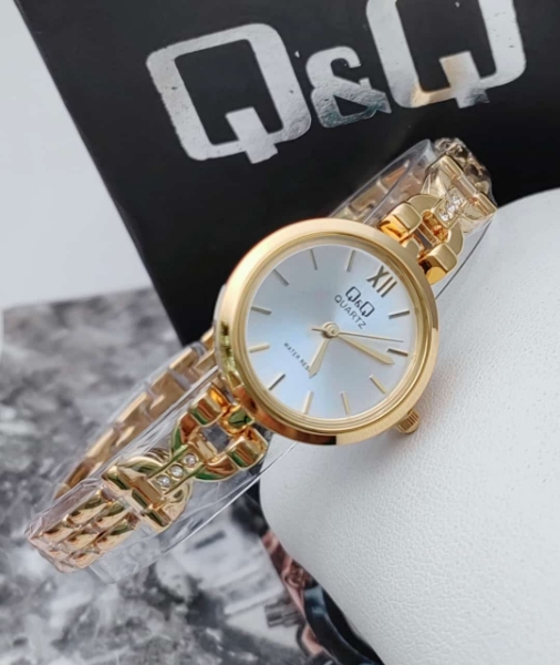 Imagen de RELOJ DAMA QYQ QUARTZ - DORADO CON CARATULA BLANCA